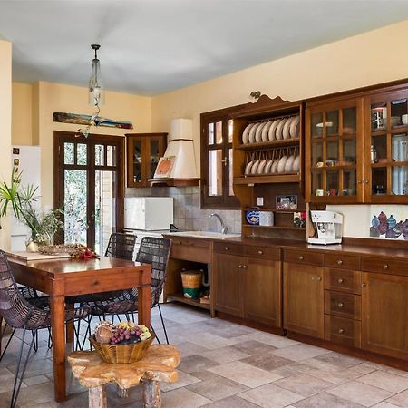 Beachfront Villa Meliti Ágios Matthaíos 외부 사진