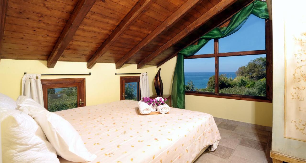 Beachfront Villa Meliti Ágios Matthaíos 외부 사진